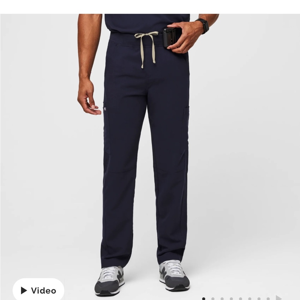 Figs Men’s Axim Cargo Scrub Pants, Size M/S